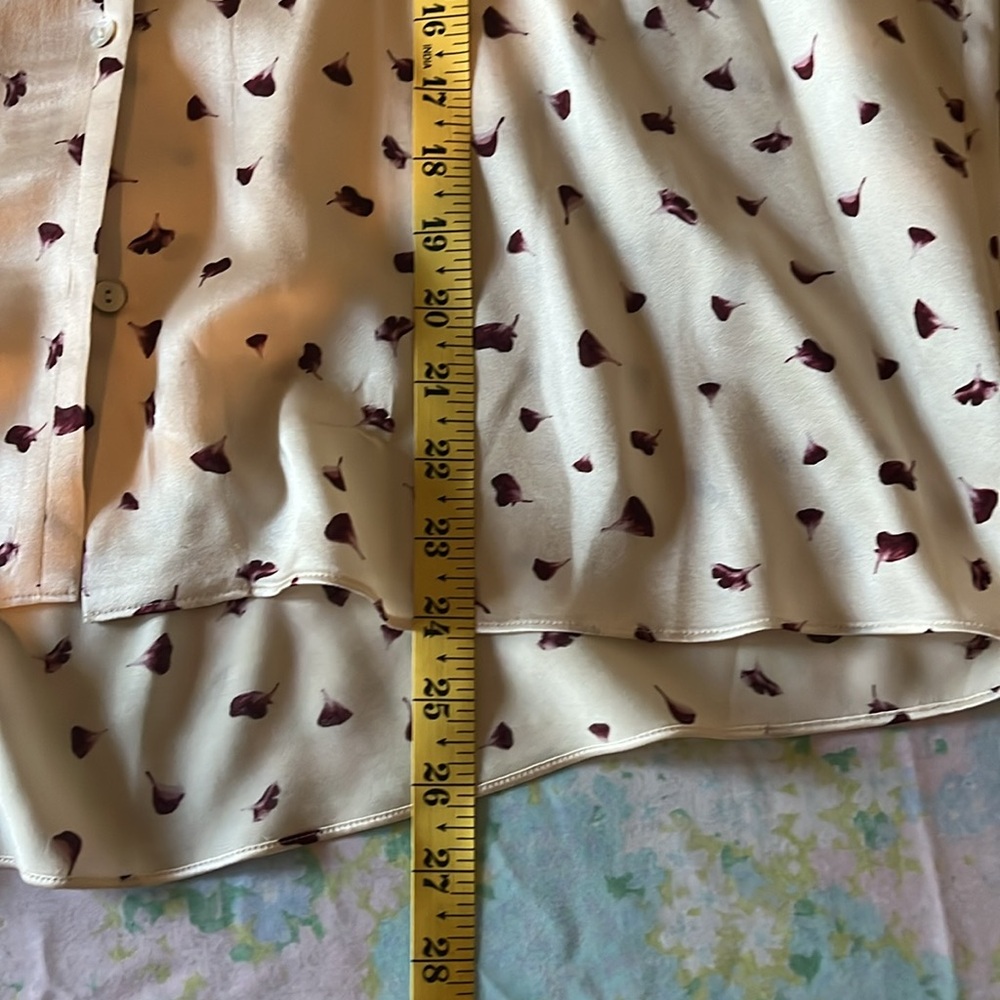 Vince | Fallen Petal Print 100% Silk Blouse Size Large Office Casual Career Wear - Picture 7 of 8